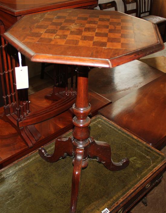 Victorian walnut octagonal games table (a.f)